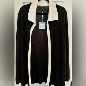 Cleaning out closet. St John Knits light sweater with pockets NWT Size L